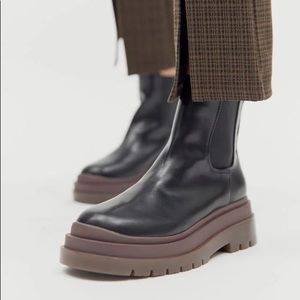 UO Chunky Chelsea Boots